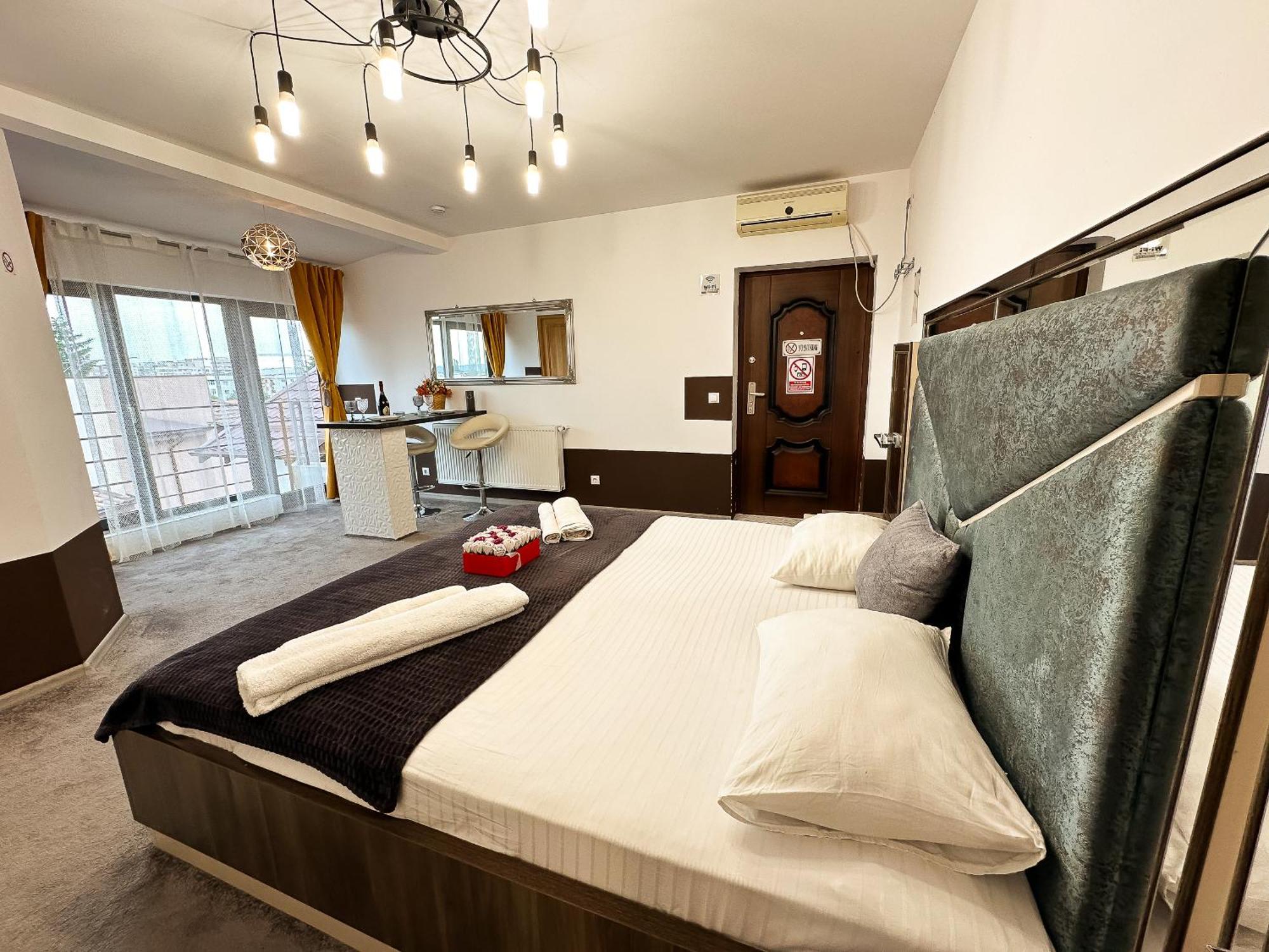 The Royal - Studio With Balcony & Panoramic View Craiova Dış mekan fotoğraf